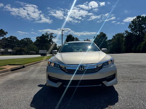 Used 2016 Honda Accord EX image 9