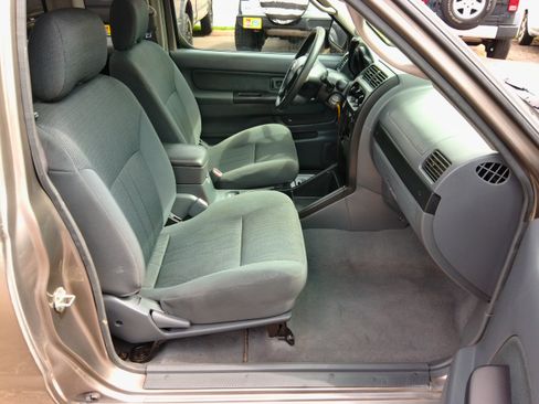 Used 2004 Nissan Frontier XE image 28