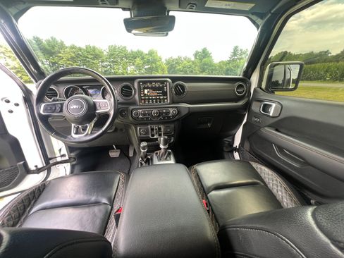 Used 2021 Jeep Gladiator High Altitude AWD/4WD image 12