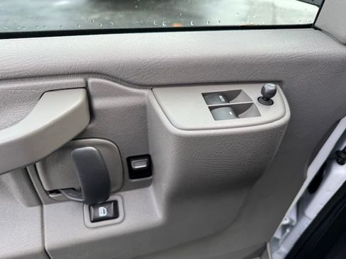 Used 2017 Chevrolet Express 3500 image 16