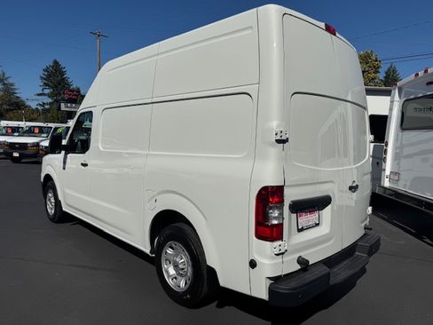 Used 2017 Nissan NV 2500 SV image 2