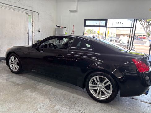 Used 2010 INFINITI G37 image 4