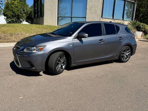 Used 2015 Lexus CT 200h image 1