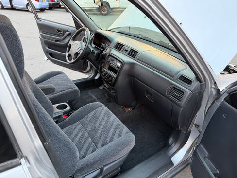 Used 2001 Honda CR-V LX image 32