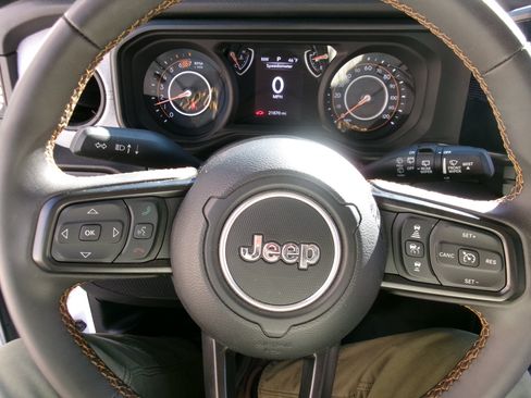 Used 2024 Jeep Wrangler Sport S image 5