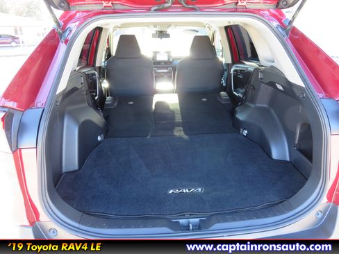 Used 2019 Toyota RAV4 LE image 13