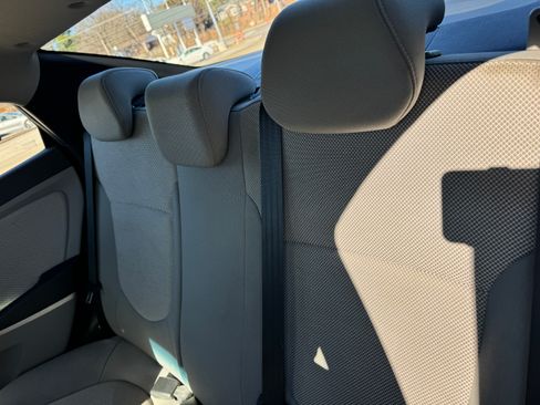 Used 2012 Hyundai Accent GLS image 12