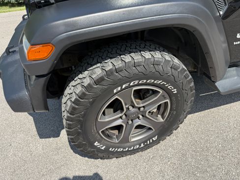 Used 2018 Jeep Wrangler 4WD Unlimited Sport image 4