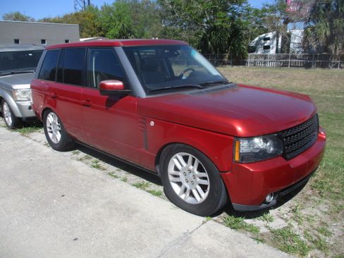 Used 2012 Land Rover Range Rover HSE image 2