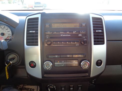 Used 2011 Nissan Frontier PRO-4X image 50