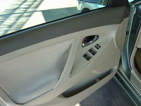 Used 2011 Toyota Camry LE image 12