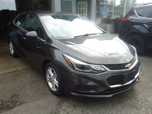 Used 2016 Chevrolet Cruze LT image 3