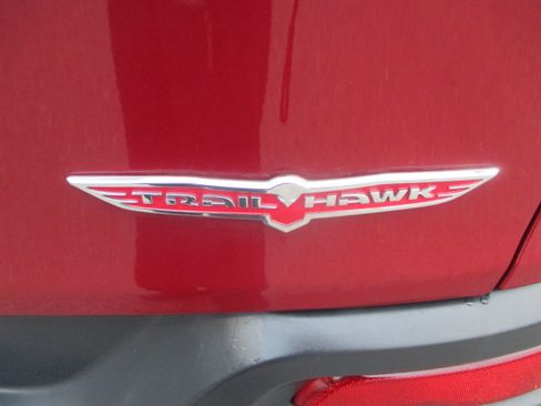 Used 2015 Jeep Cherokee Trailhawk image 20