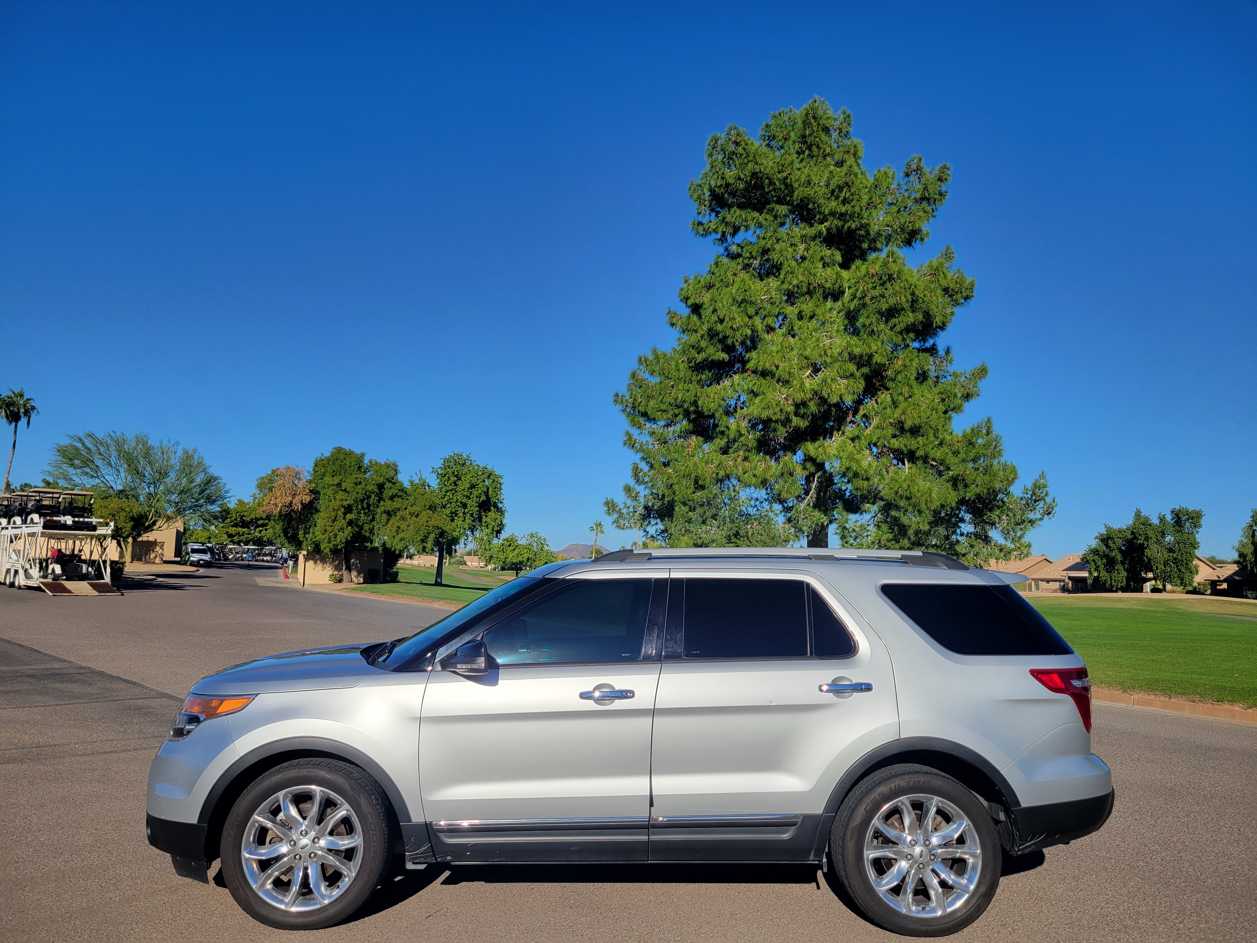 Used 2013 Ford Explorer 4WD XLT image 1