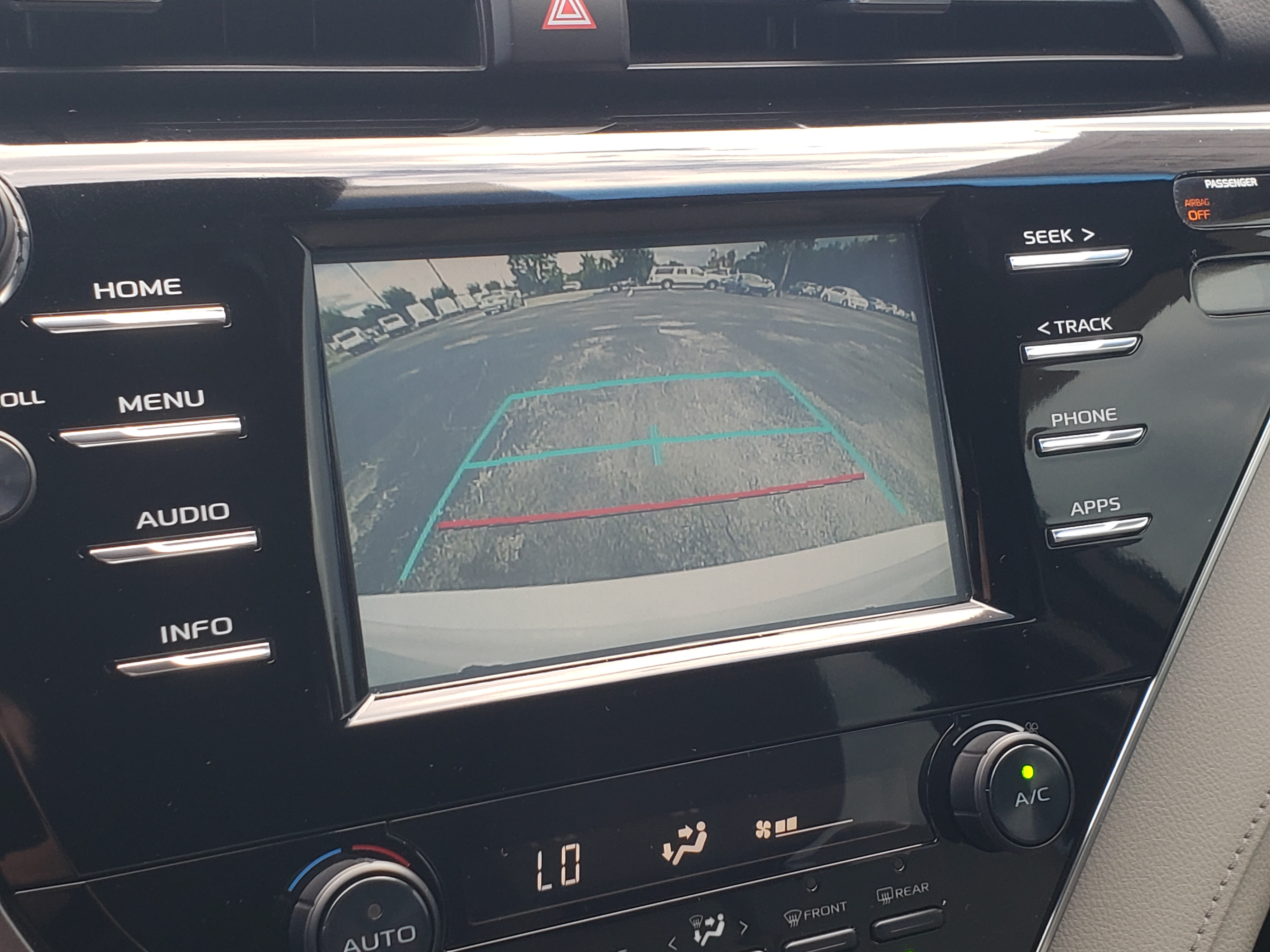 Used 2018 Toyota Camry SE Sedan FWD image 14