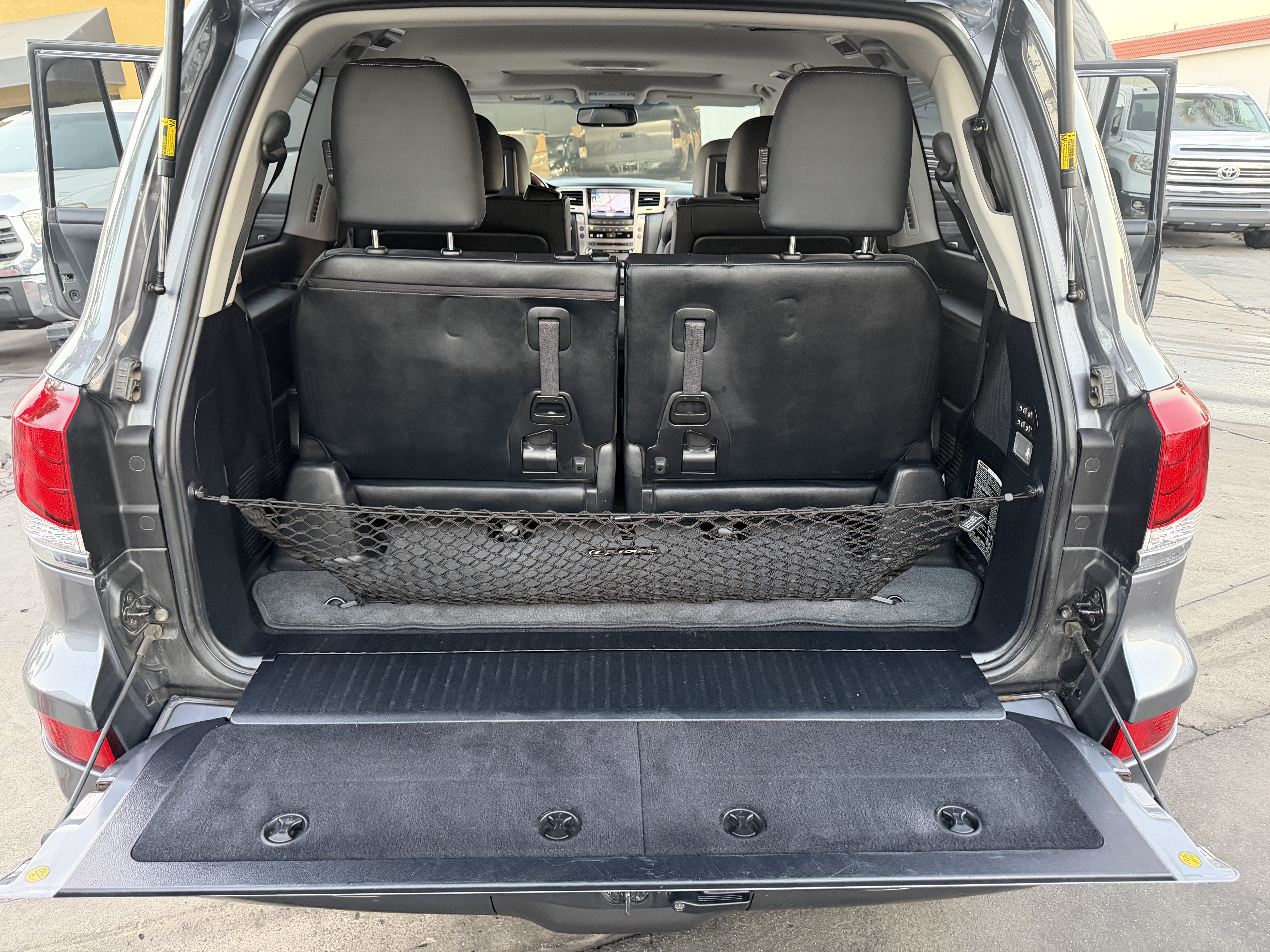 Used 2015 Lexus LX 570 4WD image 32