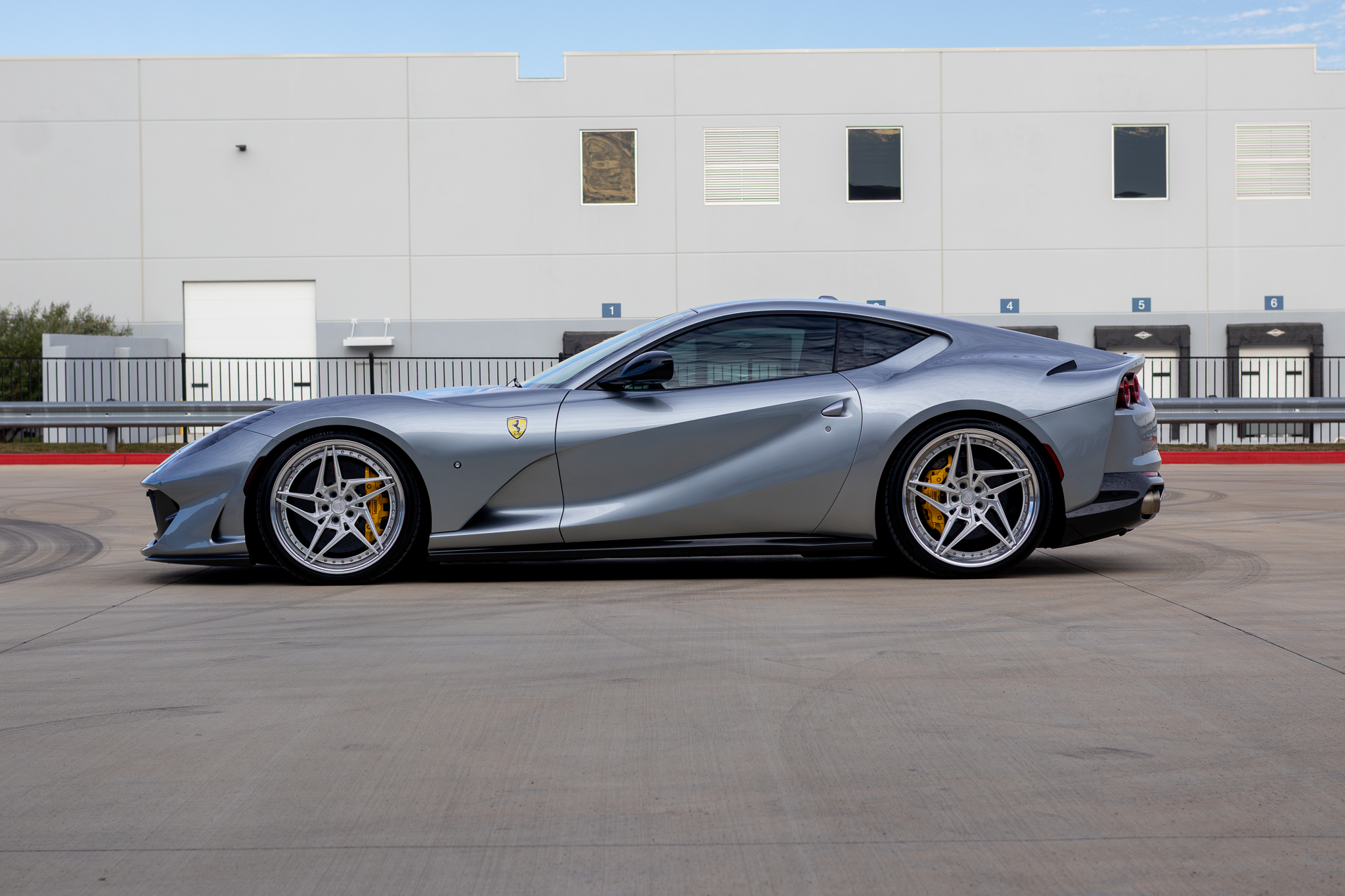 Used 2018 Ferrari 812 Superfast RWD image 7