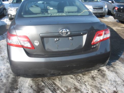 Used 2011 Toyota Camry XLE image 5