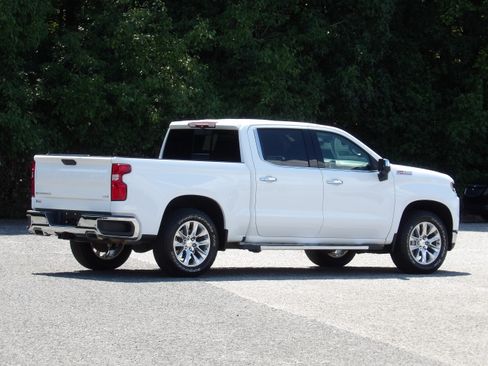 Used 2021 Chevrolet Silverado 1500 4x4 Crew Cab LTZ image 9