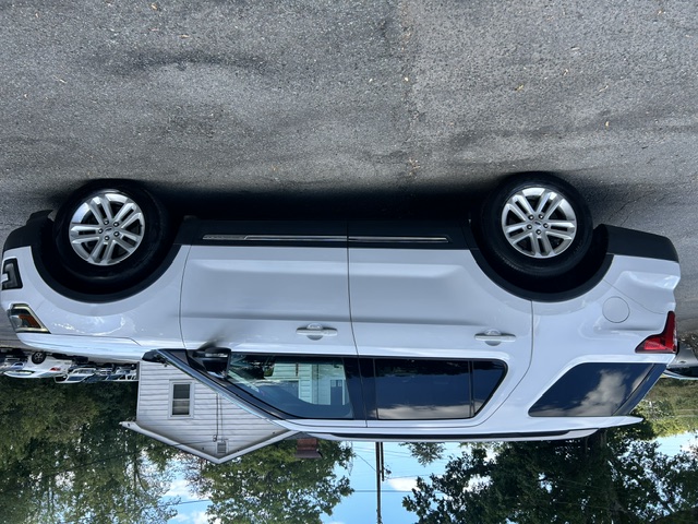 Used 2017 Ford Explorer FWD XLT image 6