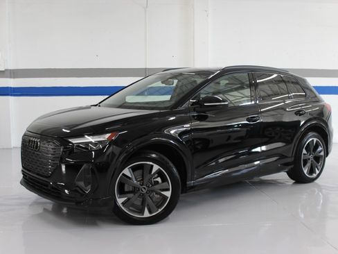 Used 2024 Audi Q4 e-tron Premium Plus image 1