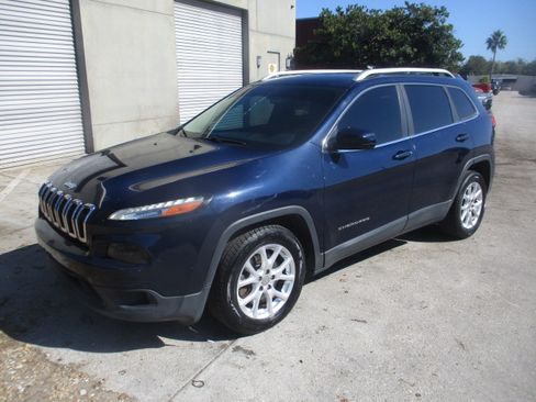 Used 2016 Jeep Cherokee Latitude image 2