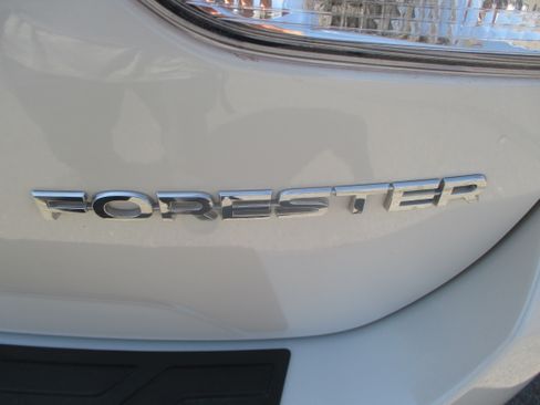 Used 2020 Subaru Forester Premium Sport Utility 4D AWD/4WD image 11