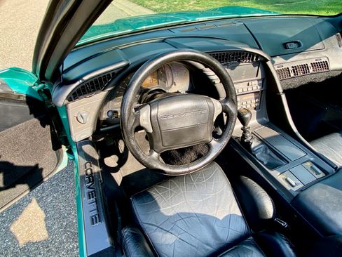 Used 1991 Chevrolet Corvette image 17