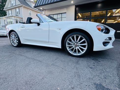Used 2020 FIAT 124 Spider Lusso Convertible 2D RWD image 4