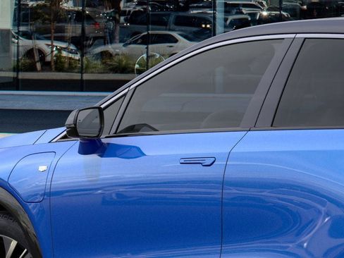 New 2025 Cadillac Optiq Luxury 2 image 12