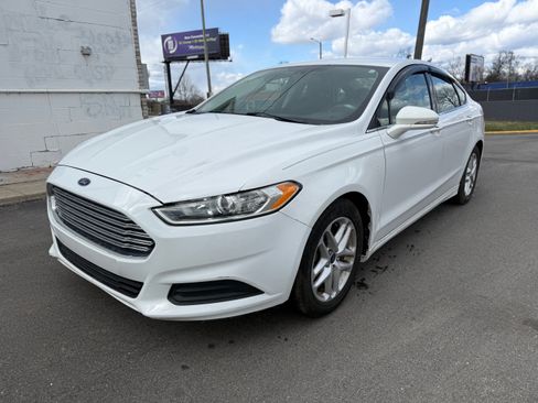 Used 2016 Ford Fusion SE image 3