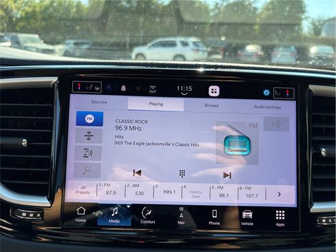 Used 2023 Chrysler Voyager LX image 28