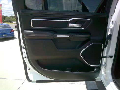Used 2019 RAM 1500 Laramie AWD/4WD image 12