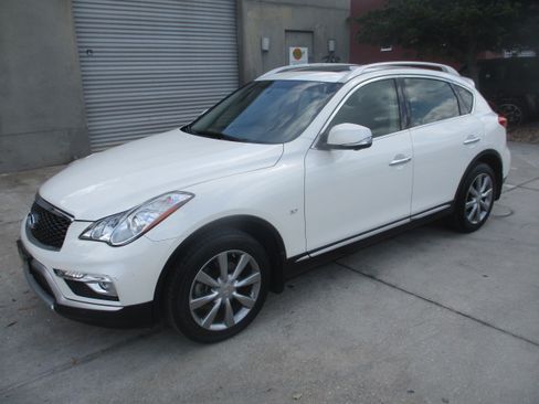 Used 2017 INFINITI QX50 Journey image 2