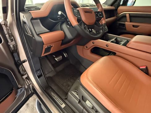 Used 2025 Land Rover Defender 110 OCTA image 15