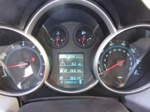 Used 2014 Chevrolet Cruze LS FWD image 11