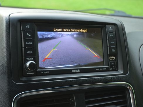 Used 2019 Dodge Grand Caravan SXT FWD image 16