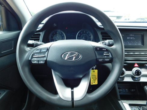 Used 2019 Hyundai Elantra SE image 14