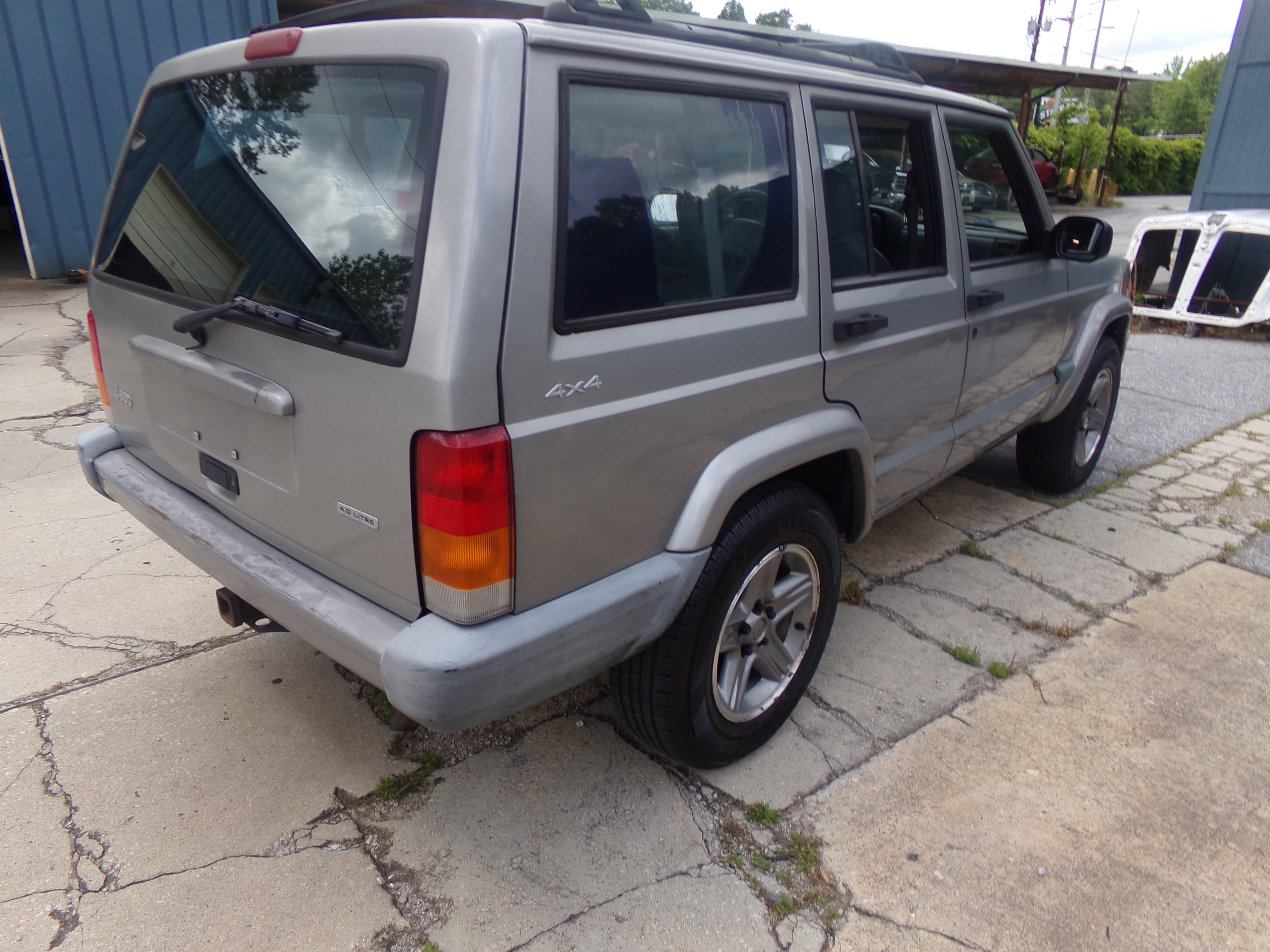 Used 2000 Jeep Cherokee Sport AWD/4WD image 5