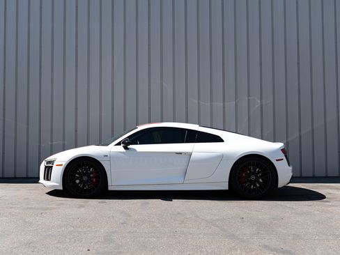 Used 2018 Audi R8 V10 Coupe RWD image 5
