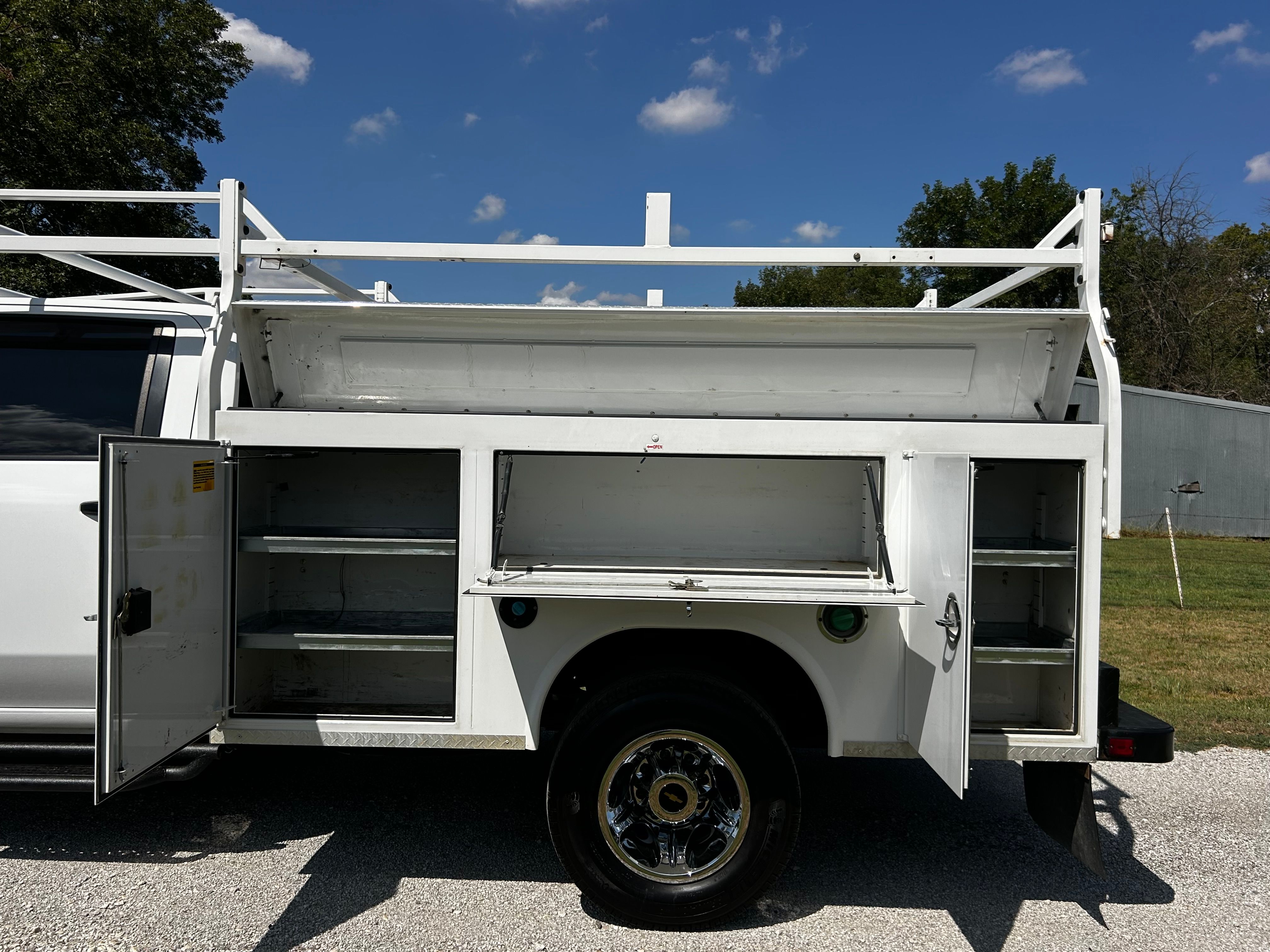 Used 2022 Chevrolet Silverado 3500 4x4 Crew Cab W/T image 4