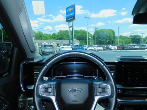 Used 2024 Chevrolet Silverado 1500 2WD Crew Cab RST image 2
