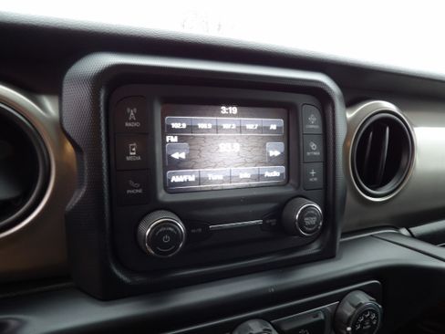 Used 2019 Jeep Wrangler Unlimited Sport image 10