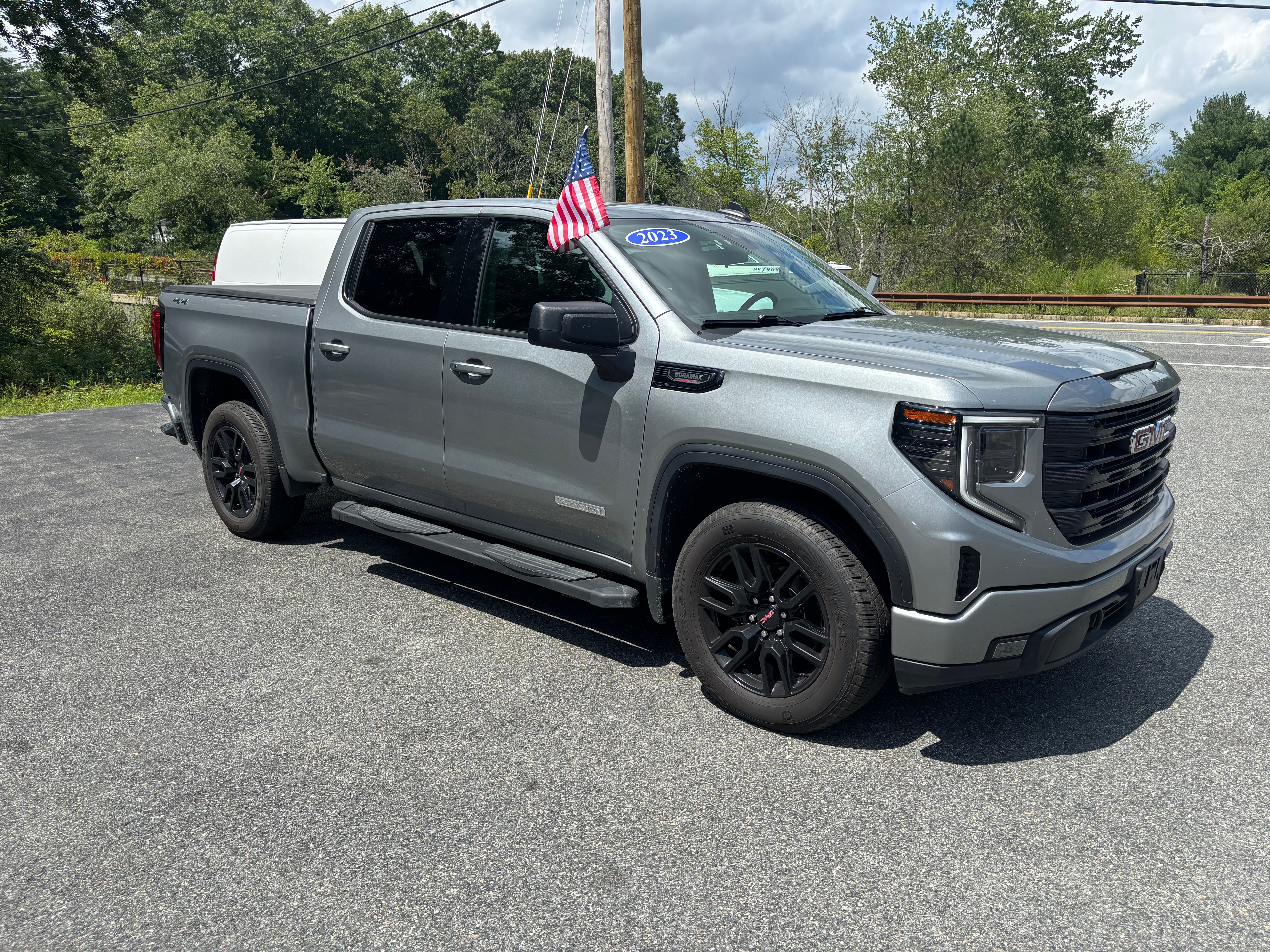 Used 2023 GMC Sierra 1500 4x4 Crew Cab Elevation image 4