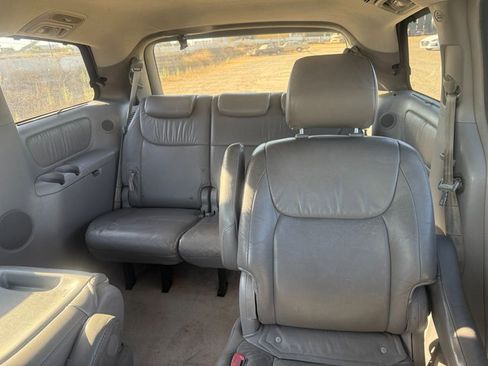 Used 2006 Toyota Sienna XLE image 6