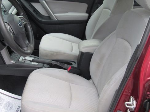Used 2014 Subaru Forester 2.5i AWD/4WD image 11