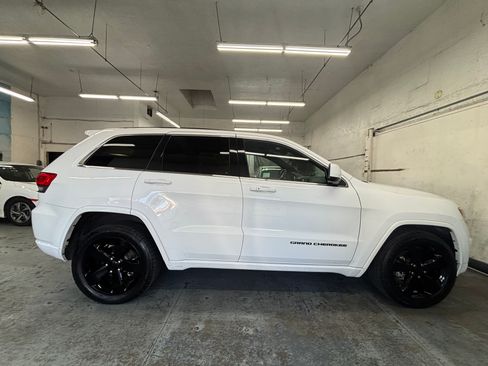 Used 2015 Jeep Grand Cherokee Altitude image 3