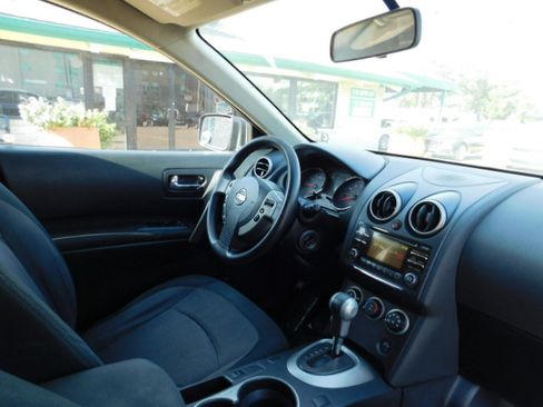 Used 2013 Nissan Rogue SV image 23