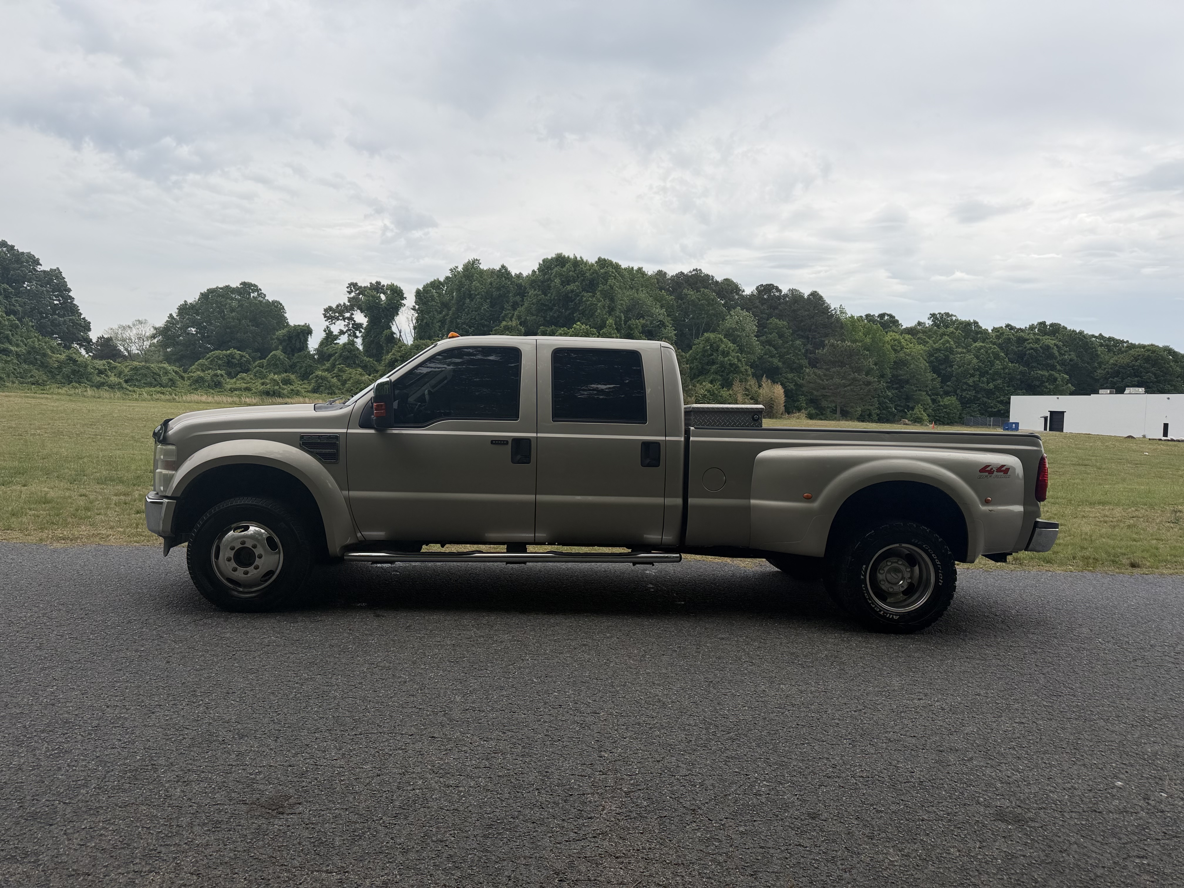 Used 2008 Ford F350 4x4 Crew Cab DRW Super Duty image 2