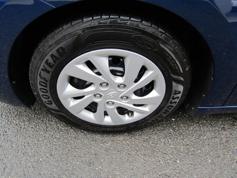 Used 2020 Hyundai Elantra SE Sedan FWD image 12
